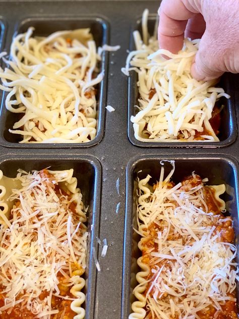 The Cutest Ever, Super Tasty, Easy To Make, Mini Lasagnas - Nature Way Loaf Pan Lasagna, Mini Lasagna, Lasagna Cups, Pan Pasta, Mini Meals, Homemade Lasagna, Mild Italian Sausage, Mini Loaf Pan, Mini Loaf