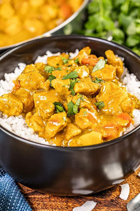 Kerala Curry, Potatoes Curry, Yellow Curry Chicken, Recipe With Coconut Milk, Quick Chicken Curry, Coconut Curry Chicken Recipes, Chicken Curry Recipe Easy, Coconut Curry Recipes, Coconut Milk Chicken