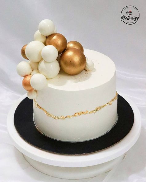 Cake With Balls Decoration, Gold Leaf Cake Decoration, Chocolate Ball Cake, 50th Birthday Cake Images, Gold Leaf Cake, Gold Leaf Cakes, Chocolate Ball, Edible Gold Leaf, Birthday Cake Images