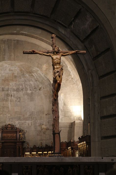 Valle de Cuelgamuros Crucifix Art, Roman Catholic Art, Jesus Crucified, Catholic Wallpaper, Jesus Christ Cross, Church Aesthetic, Catholic Pictures, Church Pictures, Sacred Architecture