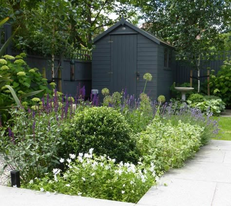 Modern Garden Design Chiswick — Hampstead Garden Design | Garden Designer North London The Rich Brothers Garden Design, Small London Garden Design, Small Landscaped Garden, Small English Garden Ideas, Rectangular Garden Design, Square Garden Design, London Garden Ideas, Walled Garden Ideas, Small London Garden