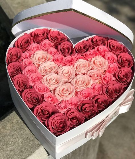 Rosen Box, Flower Box Gift, Flower Gift Ideas, Flowers Bouquet Gift, Valentines Flowers, Flower Arrangements Diy, Fresh Flowers Arrangements, Beautiful Bouquet Of Flowers, Rose Gift