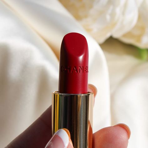 Chanel Pirate Lipstick, Chanel Red Lipstick, Make Up Morado, Feminine Tips, Deep Red Lipsticks, Chanel Price, Best Red Lipstick, Chanel Lipstick, Dior Lipstick