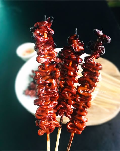 Isaw  ( Chicken Intestine) Famous Filipino Street Food Isaw Filipino Street Food, Isaw Bbq, Isaw Street Food, Street Foods Philippines, Potato Corner, Pinoy Street Food, Swipe Game, Filipino Street Food, Fruits And Vegetables Pictures