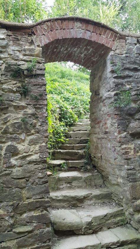 Diy Secret Garden Door, Hobbit Garden Gate, Moongates Secret Gardens, Castle Gates Fantasy Art, Hobbit Gate Secret Gardens, Secret Garden Door, Outdoor Bridges, Stone Archway, Lost Garden