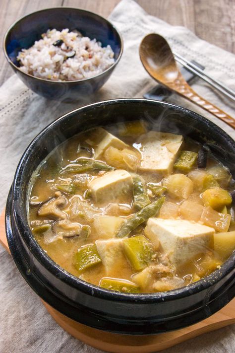 Doenjang Jjigae Recipe Jigae Korean Food, Doenjang Jjigae Recipe, Doenjang Jjigae, Korean Stew, Korean Soups, Jjigae Recipe, Koreansk Mad, Korean Soup, Korean Recipe