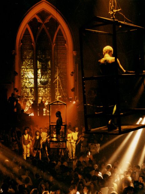 Berlin Club, 1990 Style, Underground Club, Goth Club, Night Club Aesthetic, Party Monster, Nightclub Aesthetic, City Club, Vampire The Masquerade