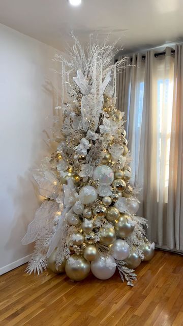 Johanna Decor 💫Christmas Decor🎄 on Instagram: "🎄Christmas tree 2024🎄💘 @lizwolleter fue un placer conocerte 🎄💘💘💘🙏#christmas2024 #christmastree2024 #christmasdecor #christmastree #christmasdecorations #tree #treedecorating #navidad #navidad2024 #arbol #arboldenabidad #elegantchristmas #johanna__decor #homedecor #oso #polorbear #bear #green #green #greentrees #buterfly #buterflychristmastree #mariposa" Christmas Tree Stuffed Toys, Tree Inspiration, Christmas Church, Tree Lover, Creative Christmas Trees, Christmas Tree Inspiration, Christmas Tree Topper, Instagram Christmas, Christmas Accessories