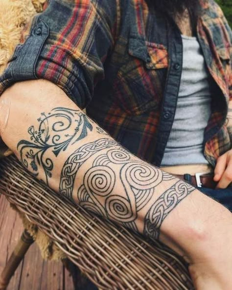 Marquesan Tattoo, Celtic Tattoo For Women, Tattoos Viking, Celtic Sleeve Tattoos, Traditional Viking Tattoos, Celtic Tattoos For Men, Scottish Tattoos, Henne Tattoo, Celtic Tattoo Designs