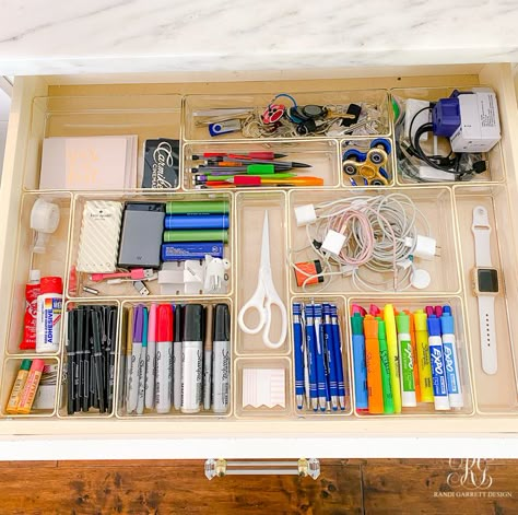 Kitchen Drawer Design, Kitchen Drawers Diy, Kitchen Drawer Ideas, Junk Drawer Organizer, Junk Drawer Organization, Drawer Inspiration, Nursery Drawer Organization, Messy Drawer, Kitchen Junk Drawer