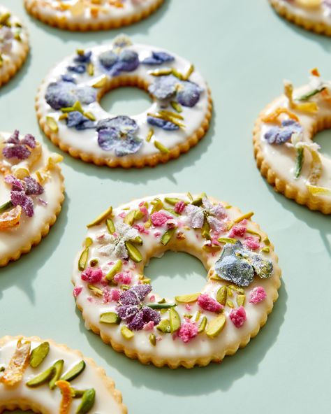 Embellished Wreath Cookies | A buttery classic, sugar cookies make a delicious treat anytime. Here, Martha heightens them to special-occasion status with a simple glaze and a fanciful combination of candied flowers, crystallized ginger, and chopped pistachios. #food #recipes #marthastewart  #cookierecipes #sugarcookies بيتي فور, Elegant Cookies, Edible Flowers Recipes, Wreath Cookies, Blossom Cookies, Green Recipes, Dandelion Recipes, Flower Cookies, Flower Food