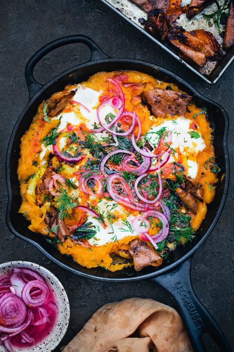 Shakshuka Green, Potato Shakshuka, Crispy Potato Skins, Sweet Potato Skins, Potato Skin, Potato Skins, Crispy Potatoes, Pickled Onions, Kitchen Stories