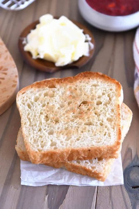 English Muffin Toasting Bread, Muffin Loaf, English Muffin Bread Recipe, Sourdough English Muffins, Muffin Flavors, English Muffin Bread, English Muffin Recipes, Homemade English Muffins, Freshly Baked Bread