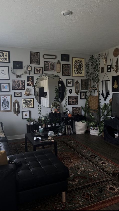 Small Living Room Ideas Wall Decor, Dark Flat Aesthetic, Goth Townhouse, White Goth Living Room, Refined Goth Aesthetic, Alternative Home Design, Living Room Aethstetic, Studio Apartment Arrangement Ideas, Home Black And White Aesthetic