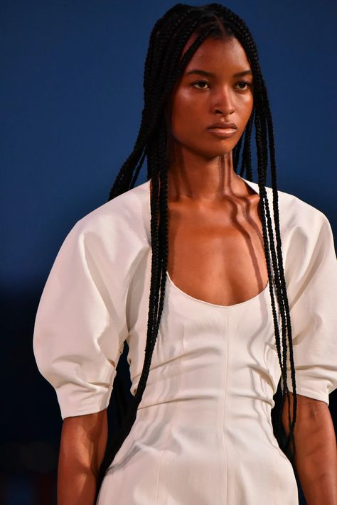 Ss22 Runway, Proenza Schouler Dress, Y2k Minimalist, Magazine Shoot, Minimal Dress, Pan African, 2022 Fashion Trends, Chic Streetwear, Runway Outfits