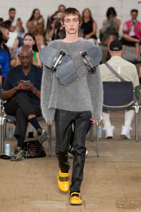 Masc Outfits, Punk Inspiration, J W Anderson, Longchamp Le Pliage Backpack, Layering Outfits, Jw Anderson, Vogue Runway, Spring 2023, Runway Collection