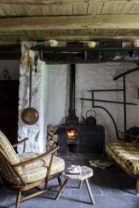 Old Cottage Interior, Welsh Cottage, Cotswold Cottage, Brick Interior, Inglenook Fireplace, Irish Cottage, Traditional Cottage, Cottage Inspiration, Romantic Retreat