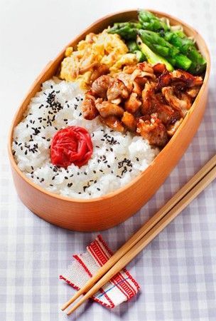 (8) シンプルなお弁当 | Japanese Yummy ≧◡≦ | Pinterest Bento Box Sushi, Bento Box Japanese Traditional, Japan Bento Box Lunch, Traditional Bento Box Lunch, Japanese Bento Box Recipes, Traditional Bento, Traditional Japanese Food, Japanese Bento Lunch, Japanese Meals