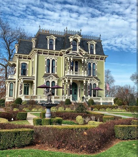 Second Empire Style House, French Second Empire Architecture, 2nd Empire House, 2nd Empire Victorian House, Second Empire Victorian House, 1900 House Exterior, Second Empire Architecture, Vintage Mansion Exterior, French Victorian House