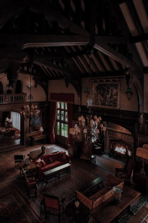 Vampire House Interior, Salvatore Mansion, Salvatore House, Salvatore Boarding House, Tvd Shifting, Tvdu Aesthetic, Vampire Mansion, Vampire House, Vampire Diaries Aesthetic