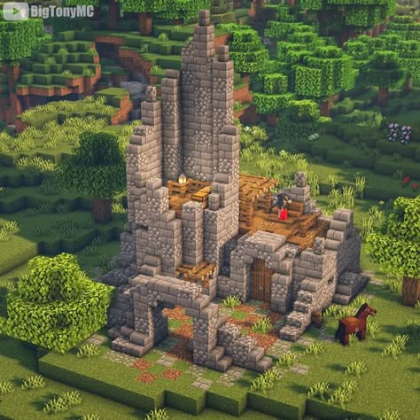 Minecraft Abandoned Castle, Chalet Minecraft, Build A Castle, Minecraft Kingdom, Case Minecraft, Rumah Minecraft Sederhana, Minecraft Structures, Minecraft House Plans, Minecraft Farm