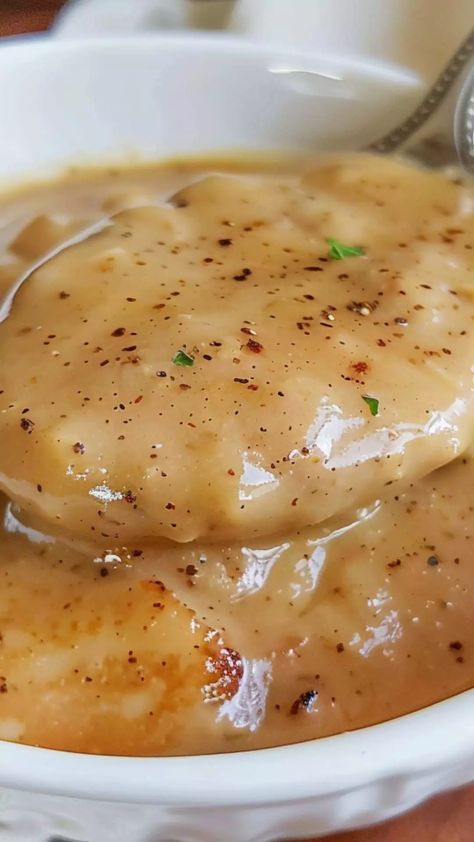 popeyes gravy recipe Savory Gravy Recipe, Copycat Popeyes Gravy, Popeyes Mashed Potatoes And Gravy, Popeyes Cajun Gravy Recipe, Popeyes Gravy Recipe, Southern Gravy Recipe, Midwest Recipes, Easy Homemade Gravy, Brown Gravy Recipe