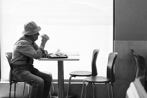 Loneliness Photography, Eating Alone, Alone Photography, Old Person, Nursing Jobs, Photography Classes, People Eating, Laugh At Yourself, Youth Culture