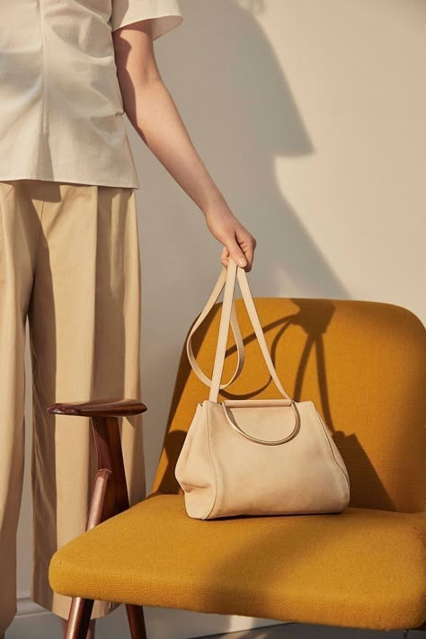 bag Bag Shoot, Bag Photoshoot, Minimalist Fashion Photography, Editorial Vogue, Bag Photography, Minimalist Moda, Fashion Still Life, Photography Bags, Product Shoot