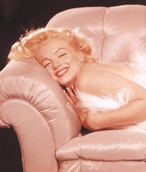 Marilyn Monroe Wallpaper, 50s Aesthetic, Marilyn Monroe Poster, Marilyn Monroe Artwork, Room Pics, Richard Avedon, Marilyn Monroe Photos, Norma Jean, Norma Jeane