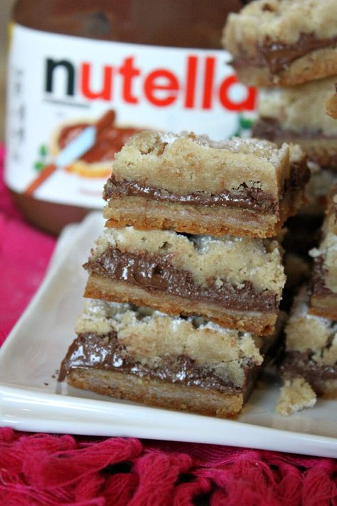 Nutella Shortbread Bars recipe from RecipeGirl.com #nutella #shortbread #bars #recipe #RecipeGirl Nutella Shortbread, Nutella Bars, Dessert Nutella, Shortbread Bars Recipes, Bars Dessert, Short Bread, Nutella Desserts, Shortbread Bars, Nutella Cookies