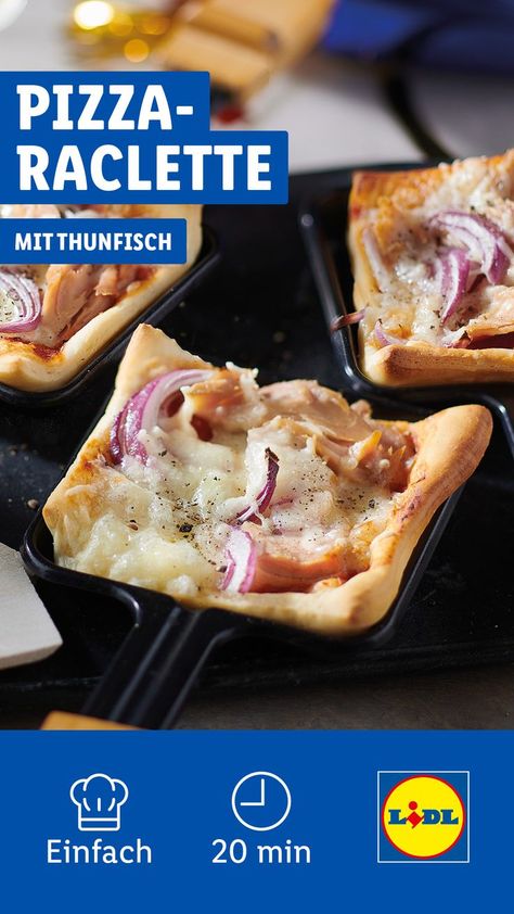 Neben unserem klassischen Raclette Rezept, welches wir auch in diesem Board haben, hat unser Rezepte & Kreationen Team eine Raclette Pizza für euch vorbereitet. Die Vor- & Zubereitung ist denkbar einfach und dauert keine 30 Minuten. Wir wünschen euch viel Spaß beim Nachkochen & einen Guten Rutsch! #raclette #raclettepizza #pizzaraclette #pizza #silvesterraclette #silvester #rezept Pizza Raclette, Muffins, Pizza, Snacks, Pizzas