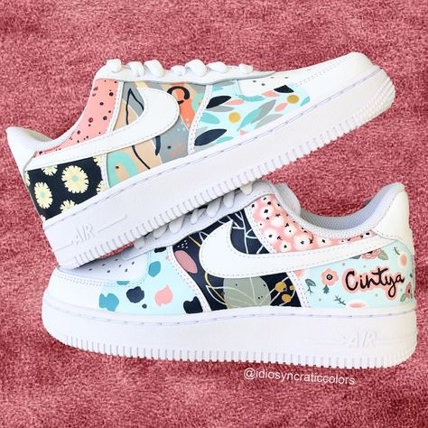 Air Force 1 Customized, Custom Air Force 1 Diy, Diy Shoe Painting Ideas, Baskets Customisées, Nike Air Custom, Custom Sneakers Ideas, Zapatillas Nike Air Force, Painted Air Force 1, Painted Shoes Diy