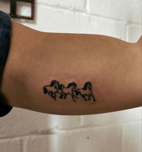 Small Horse Tattoo, Cowgirl Tattoos, Cowboy Tattoos, Country Tattoos, Western Tattoos, Handpoke Tattoo, 4 Tattoo, Petite Tattoos, Stylist Tattoos