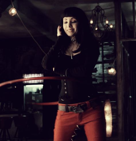 zwUA1j5.gif (GIF Image, 500 × 519 pixels) Ksenia Solo, Girl Cosplay, Lost Girl, Great Tv Shows, Hula Hoop, Style Outfits, Role Models, Lany, Style Icons