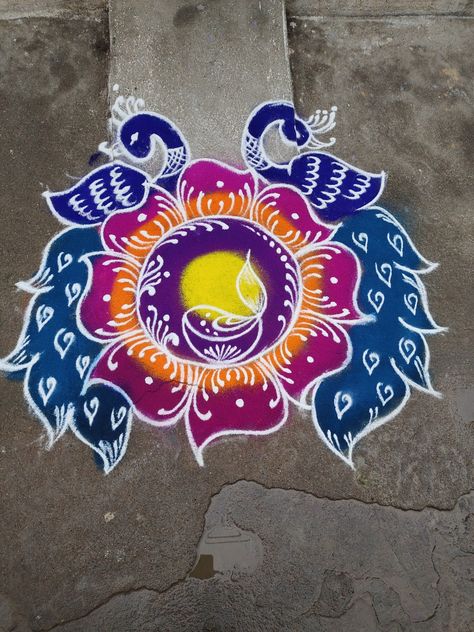 Big Simple Rangoli, Varamahalakshmi Rangoli, Muggulu Design Simple Images, 2025 Muggulu, 2025 Rangoli, New Small Rangoli Designs, Ragoli Color Design, Rangoli For Sankranti, Muggulu Design Simple With Colors