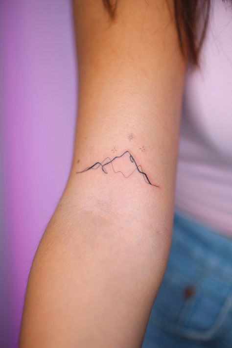 Two Mountains Tattoo, Ramiel Mountain Tattoo, Mountains And Stars Tattoo, Acotar Small Tattoo, Velaris Tattoo Simple, Fine Line Acotar Tattoo, Velaris Mountains Tattoo, Acotar Ramiel Mountain Tattoo, Delicate Mountain Tattoo