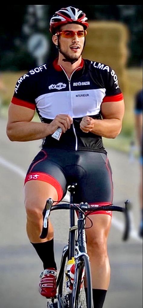 Mens Cycling Outfit, Cycling Apparel Men, Cycling Lycra, Cycling Attire, Seluar Ketat, Womens Cycling Clothes, Male Models Poses, Lycra Men, Endurance Workout