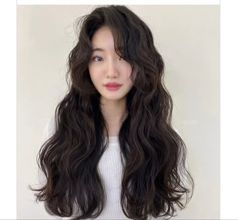 Korean Digital Perm, Korean Wavy Hair, Loose Perm, Korean Perm, Long Hair Perm, Asian Hairstyles, Hair Perm, Hair Style Korea, Wedding Guest Hairstyles