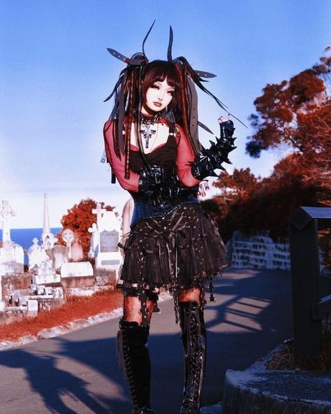 Colorful Goth Outfits, Gothic Rave Outfits, Goth Substyles, Gorillaz Oc, Cybergoth Outfits, Goth Moodboard, Mall Goth Fashion, Futuristic Goth, Colorful Goth