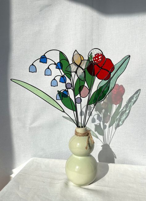 Vase Big, Glass Bouquet, Flowers Stained Glass, Big Bouquet, Stained Glass Flower, L'art Du Vitrail, Blue Bell Flowers, Everlasting Flowers, Flowers In Vase