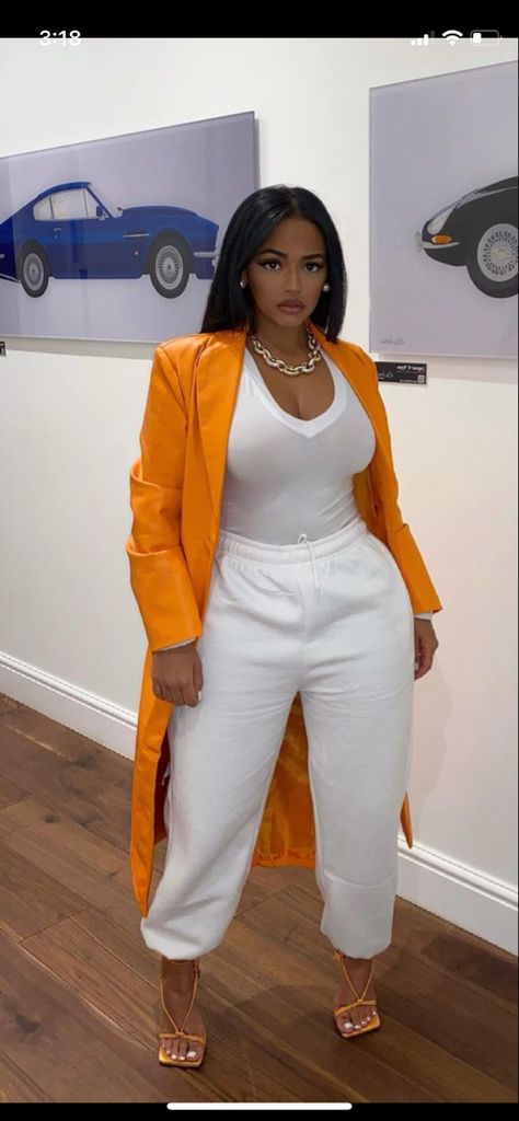 Heels And Joggers Outfits, Joggers With Heels Outfits, Bodysuit Sweatpants Outfit, Hoodie And Heels Outfits, Joggers Outfit Women Casual Street Style, Sweats And Heels Outfits, Glamorous Spring Outfits, Sweatpants Outfit With Heels, Sweatpants And Heels Outfits