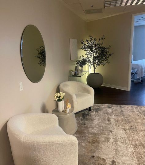 Esthetician Lobby, Esthetician Reception Area, Esthetician Waiting Room, Small Waiting Room Ideas, Medspa Interior Design, Facial Room, Skin Studio, Spa Lounge, Esthetician Room Decor