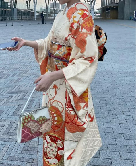 Traditional Japanese Yukata Women, Japanese Empress Kimono, Cute Kimono Outfits Japanese, Kimono Aesthetic Traditional, Pretty Yukata, Hafu Japanese, Yukata Aesthetic, Japanese Clothing Aesthetic, Traditional Kimono Japan