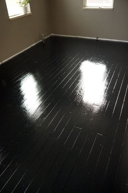 How to paint old wood floors black, think I want to try this in our living room to give it an old look.. tired of carpet and don't want to refinish the floors,lol. Black Hardwood Floors, Black Flooring, Black Wood Floors, Old Wood Floors, Flooring Designs, Painted Wood Floors, Interior Design Minimalist, Refinishing Hardwood Floors, Floor Bedroom