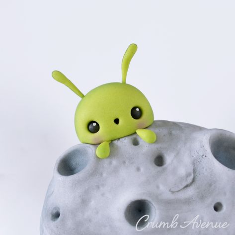 moon, aliens, character, cake topper, figure, figurine, cake decorating, sugar craft, fondant, gum paste, modelling paste, Crumb Avenue, idea, polymer clay, inspiration, kids crafts, space, universe, astronaut, boy, birthday, cute, fun, kawaii, adventure Clay Projects Kids, Clay Art For Kids, Clay Moulding, Clay Magnets, Birthday Cute, Space Universe, How To Make Clay, Clay Crafts Air Dry, Polymer Clay Animals