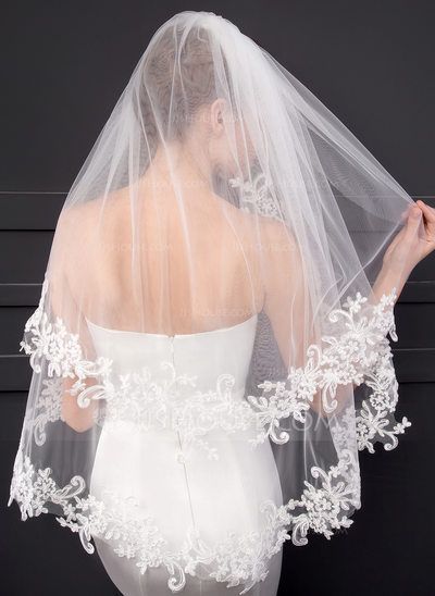 Two-tier Lace Applique Edge Elbow Bridal Veils With Lace Short Veils Bridal, Fingertip Length Veil, Elbow Length Veil, Short Bride, Fingertip Wedding Veils, Fingertip Veil, Blusher Veil, Bride Veil, Wedding Bridal Veils