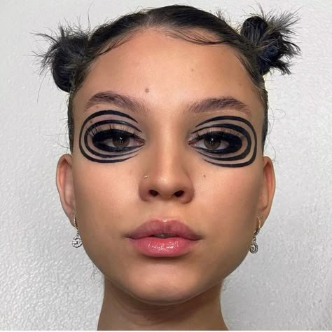 Sup Girl, Mekap Mata, Funky Makeup, Graphic Makeup, Smink Inspiration, Edgy Makeup, Cool Makeup, Makeup Eye Looks, Creative Eye Makeup