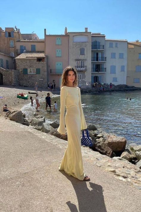 Summer Fits Aesthetic, Italian Summer Outfits, Beautiful Library, European Summer Outfits, Fits Aesthetic, Colorful Outfits, Europe Outfits, Vacay Outfits, Looks Party