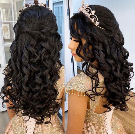 Quincera Hairstyles, Sweet 16 Hairstyles, Crown Updo, Quinceanera Makeup, Quince Hairstyles For Long Hair, Hair Quince, Hairstyles With Crown, Quince Hairstyles With Crown, Quinceanera Hairstyles