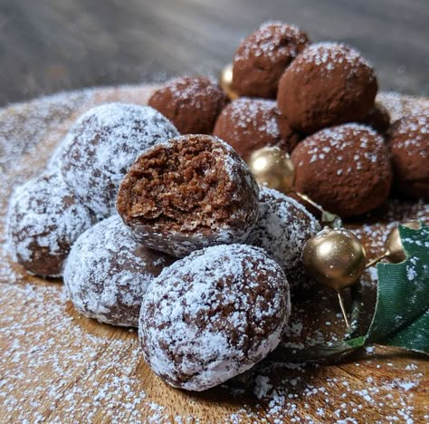 A vintage Christmas classic, no cookie tray would be complete without these fudgy booze filled confections. Brandy Balls Recipes, Brandy Balls, Christmas Sweets Recipes, Patchwork Kitchen, Christmas Cookie Ideas, Alcoholic Desserts, Christmas Eats, Rum Balls, Cookie Ball